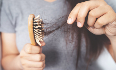 Jak naturalnie powstrzymać nadmierne wypadnie włosów, które prowadzi do łysienia?